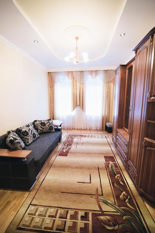 Apartment On Bernarda Meretyna 리비프 외부 사진