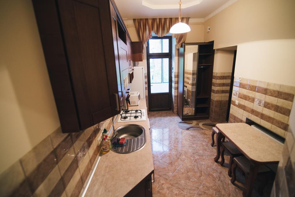 Apartment On Bernarda Meretyna 리비프 외부 사진